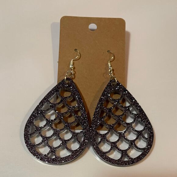 Handmade epoxy resin mermaid scale earrings - dark gunmetal grey glitter - Picture 1 of 4